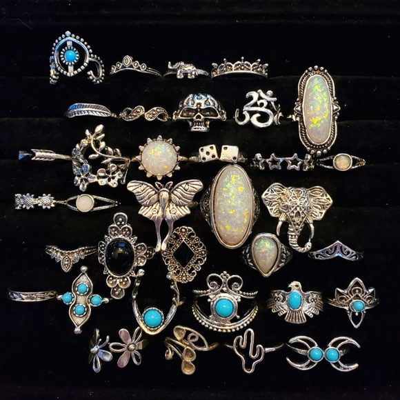 Jewelry - Lot of 35pcs fashion rings